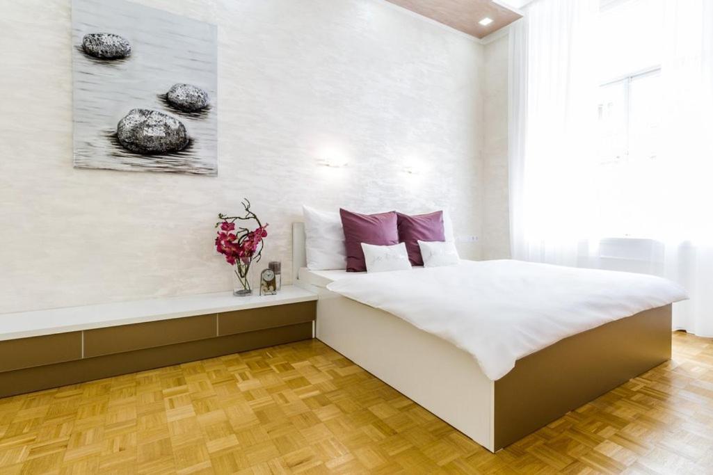 Stylish Apartment 5 Minutes Walk From City Center Praga Esterno foto