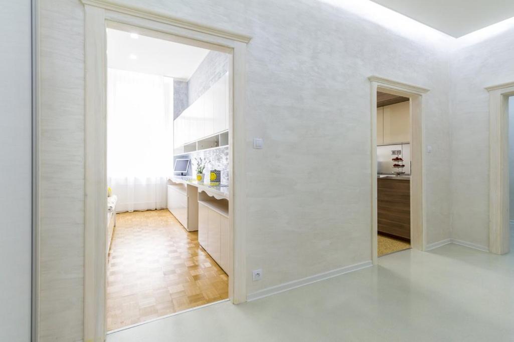 Stylish Apartment 5 Minutes Walk From City Center Praga Esterno foto