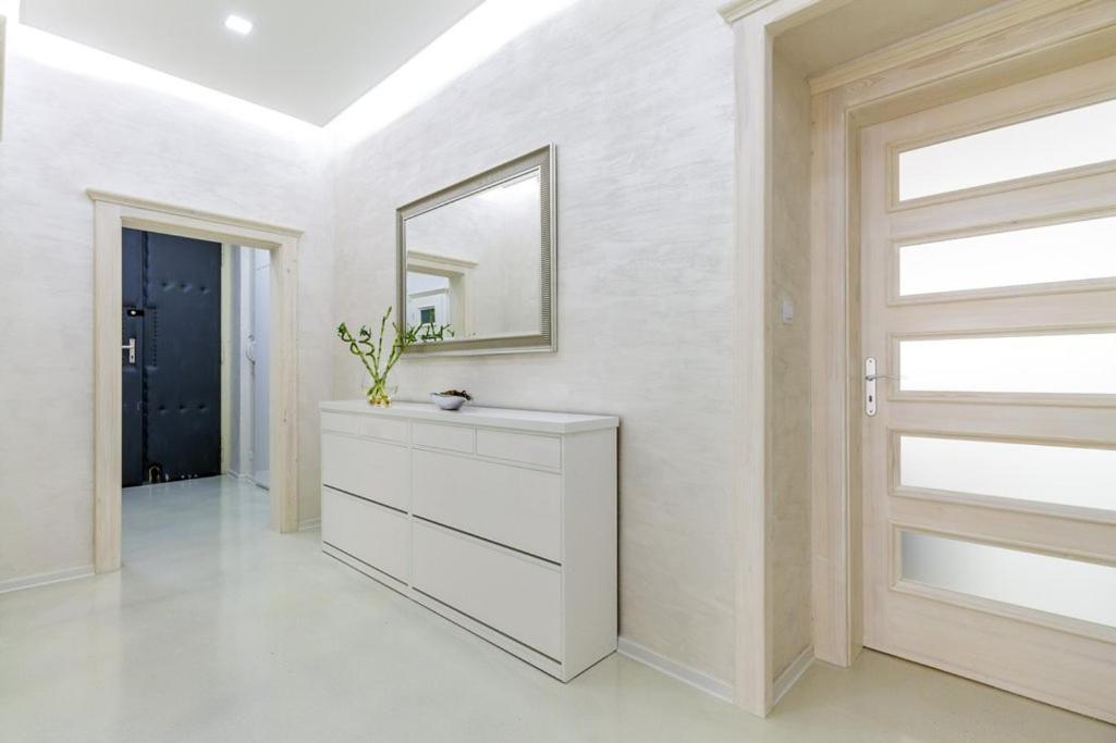 Stylish Apartment 5 Minutes Walk From City Center Praga Esterno foto