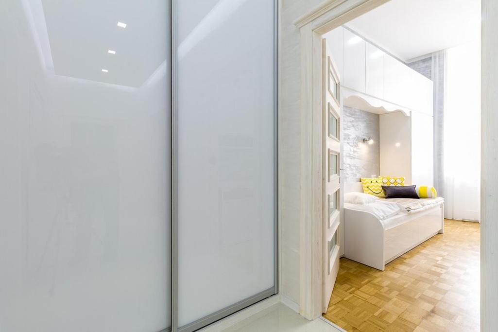 Stylish Apartment 5 Minutes Walk From City Center Praga Esterno foto