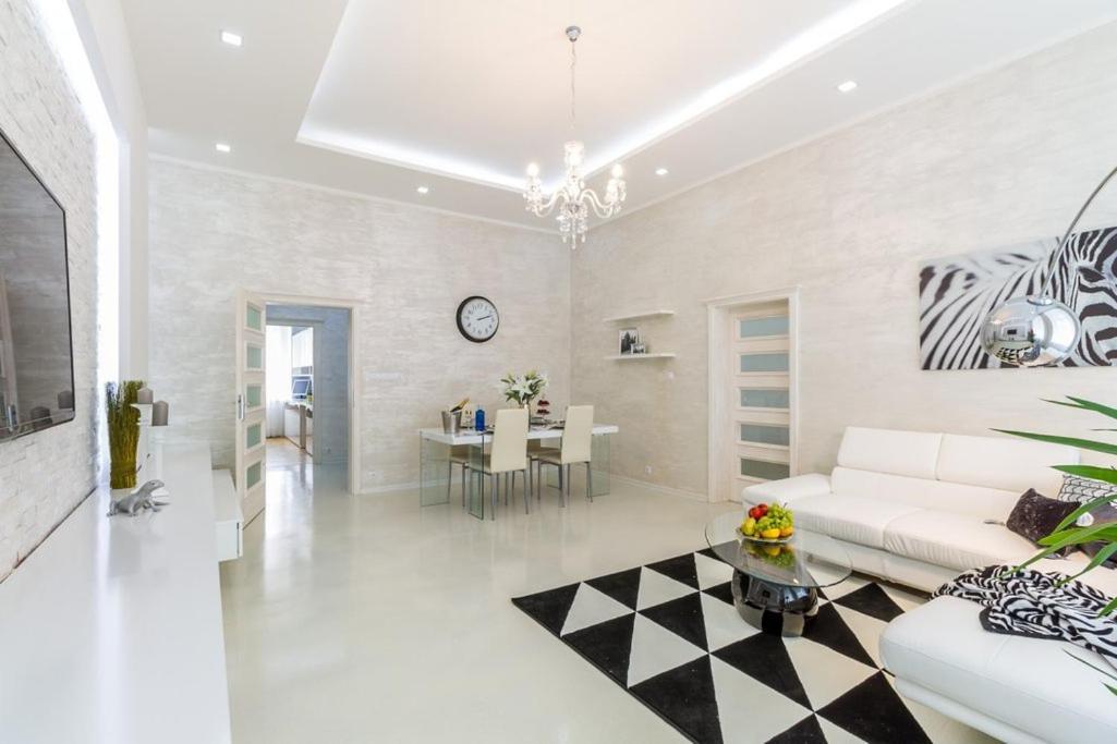 Stylish Apartment 5 Minutes Walk From City Center Praga Esterno foto