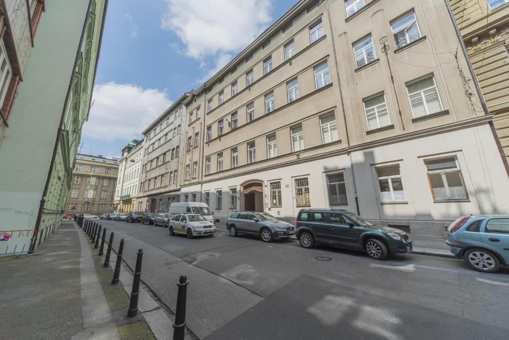 Stylish Apartment 5 Minutes Walk From City Center Praga Esterno foto