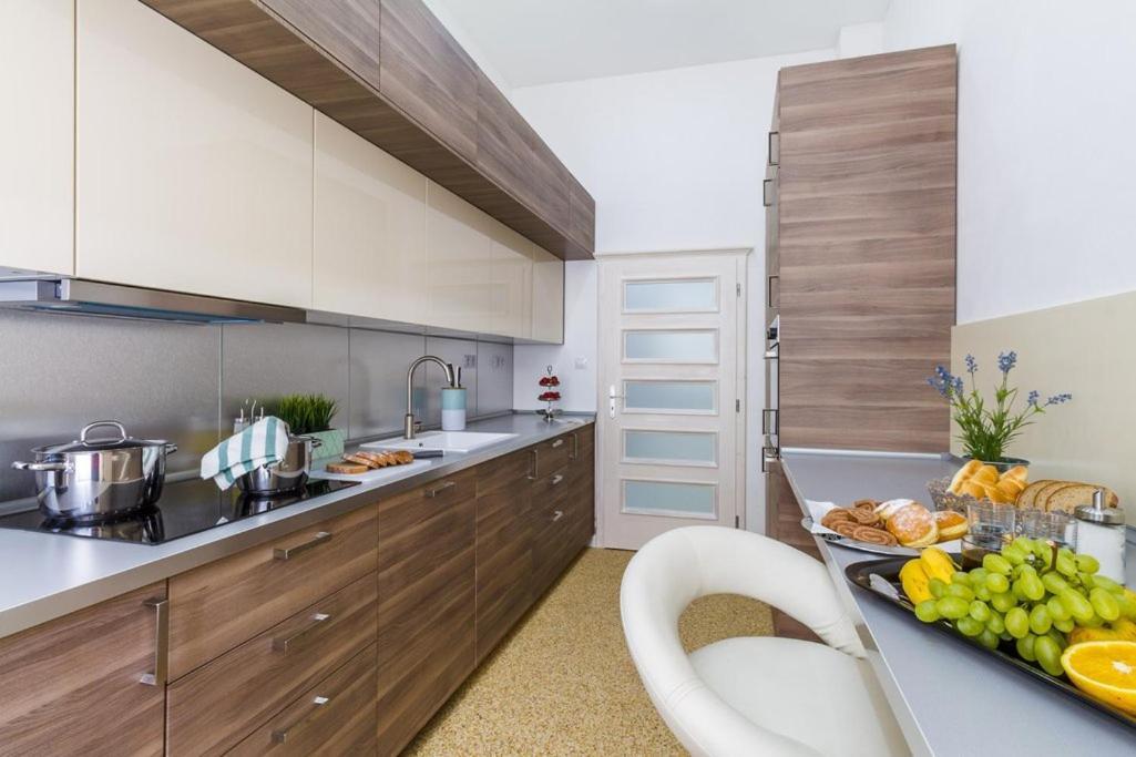Stylish Apartment 5 Minutes Walk From City Center Praga Esterno foto