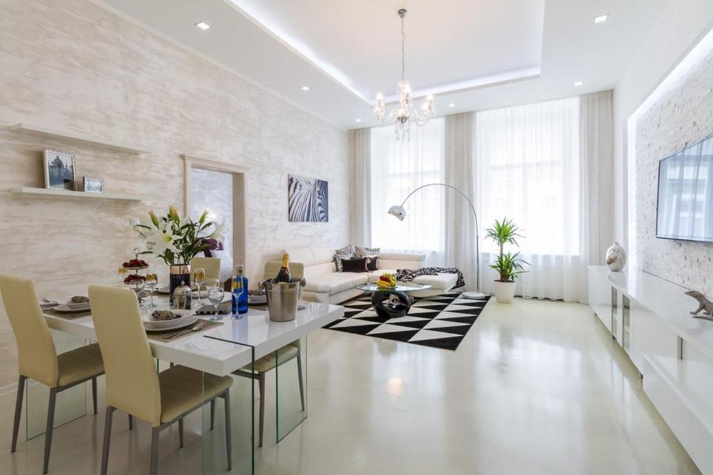 Stylish Apartment 5 Minutes Walk From City Center Praga Esterno foto